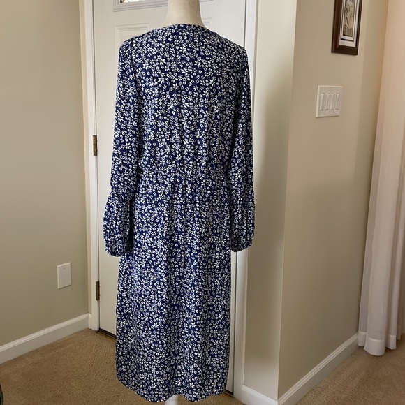 Bobeau Floral Long Sleeve Midi Dress. - Picture 7 of 12